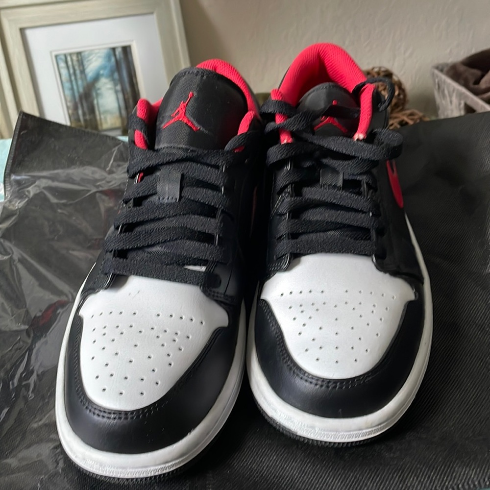 Nike Jordans Men Size 9